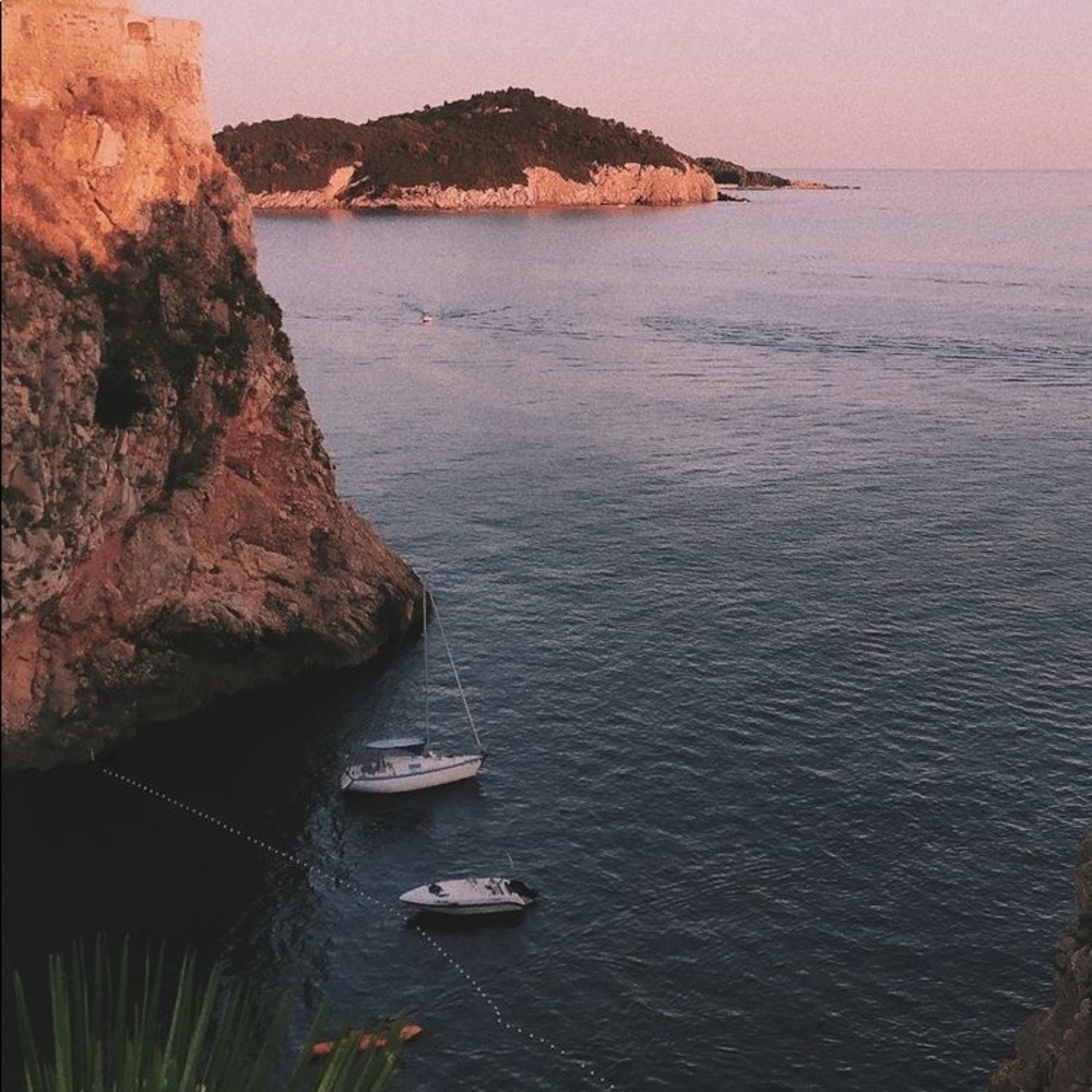 Meet your Posher sisters, Ale & Natalia!